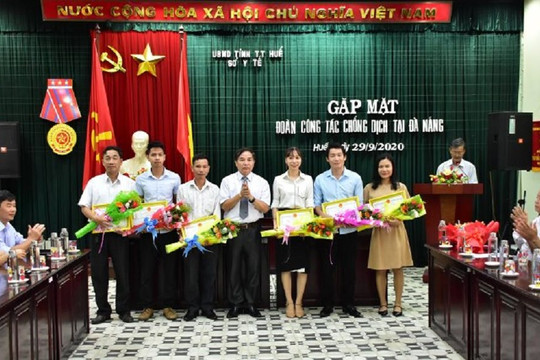 Thừa Thiên Huế biểu dương đoàn y, bác sỹ hỗ trợ phòng chống dịch COVID - 19 tại Đà Nẵng