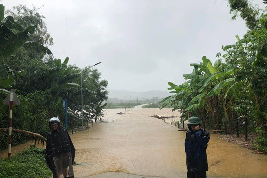 Thủ tướng yêu cầu tập trung đối phó mưa lũ lớn tại miền Trung