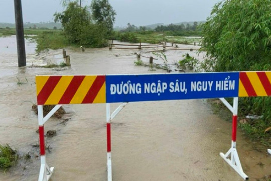 Mưa lớn, nhiều nơi tại Thừa Thiên Huế chìm trong biển nước