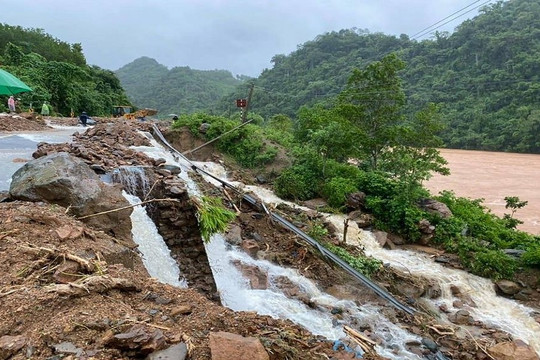 Quảng Trị: Sạt lở nhiều tuyến đường do mưa lũ