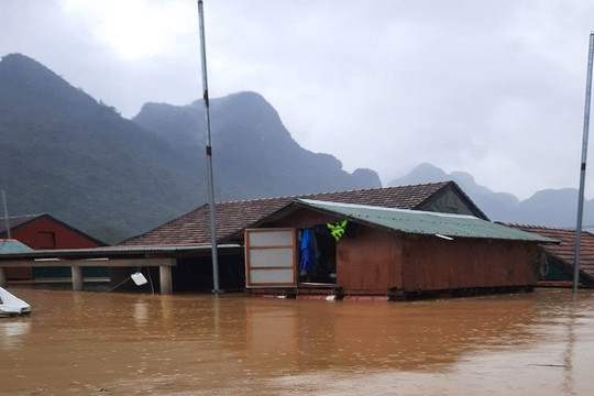 Quảng Bình: Mưa lớn vẫn diễn ra, đã có hơn 12.000 ngôi nhà bị ngập trong nước