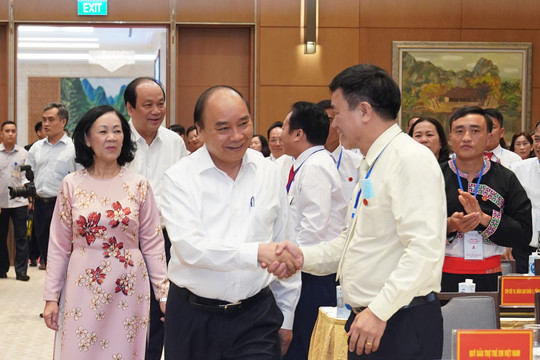 Thủ tướng Nguyễn Xuân Phúc: Dân vận là phải xắn tay áo lo việc cho dân