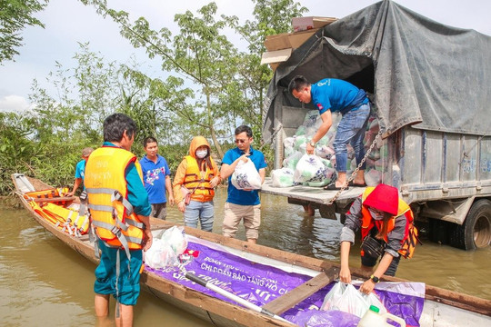 Một khúc ruột đau, cả nước quặn lòng