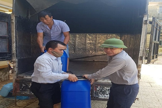 Sở TN&MT Quảng Bình: Hỗ trợ hóa chất xử lý nước sinh hoạt cho người dân vùng lũ