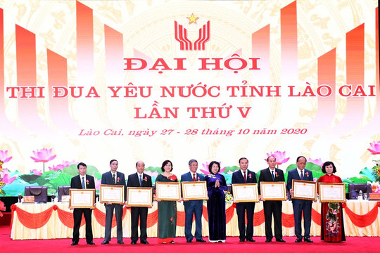 Phó Chủ tịch nước Đặng Thị Ngọc Thịnh dự Đại hội thi đua yêu nước tại Lào Cai