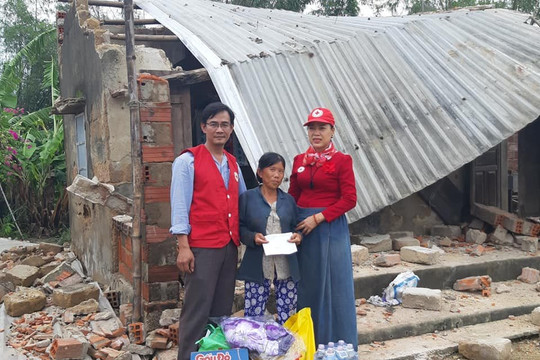 Khắc phục hậu quả sau bão số 9, người dân Bình Định không đơn độc 