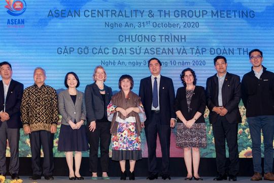 Các Đại sứ ấn tượng trước cụm trang trại công nghệ cao lớn nhất châu Á của Tập đoàn TH
