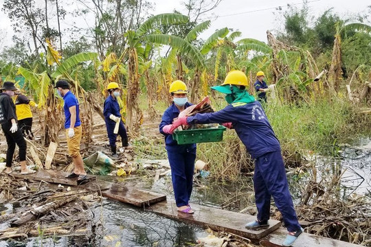 Tăng cường kiểm tra, xử lý môi trường sau bão lũ tại Thừa Thiên Huế