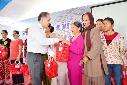 Thừa Thiên Huế được tặng thưởng Huân chương Lao động hạng Ba về công tác giảm nghèo