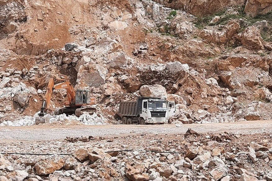 Hà Tĩnh: Phạt 80 triệu đồng, đình chỉ hoạt động ba tháng đối với mỏ đá ở núi Nam Giới