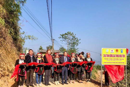 UNDP hỗ trợ Hà Giang hơn 26km đường giao thông liên thôn, xã