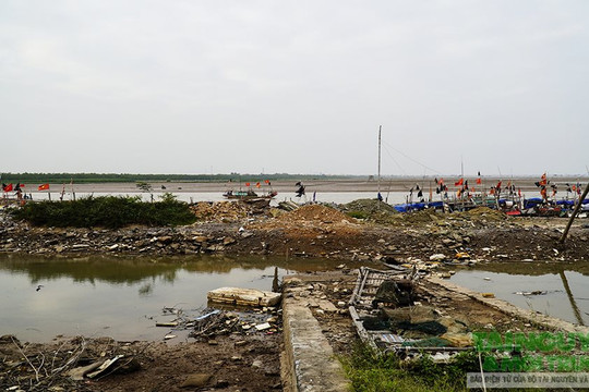 UBND tỉnh Thanh Hóa yêu cầu làm rõ vụ lấn sông Lạch Trường