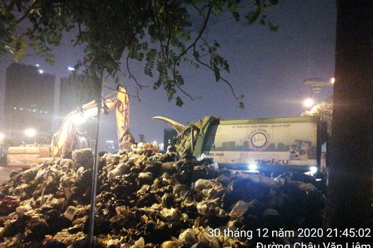 Hà Nội: Đưa khoảng 150 tấn rác tồn đọng trên địa bàn quận Nam Từ Liêm về nơi xử lý