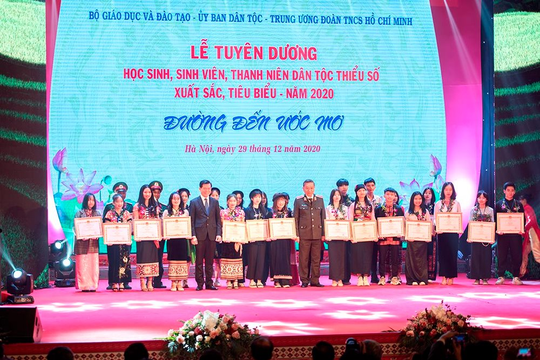 Tuyên dương học sinh, sinh viên, thanh niên DTTS xuất sắc: Tôn vinh truyền thống hiếu học của dân tộc Việt Nam