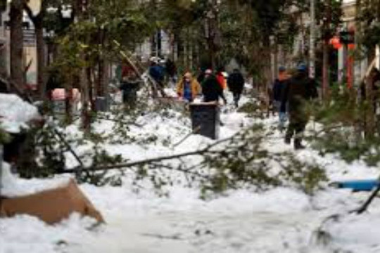 Tây Ban Nha tê liệt vì bão tuyết
