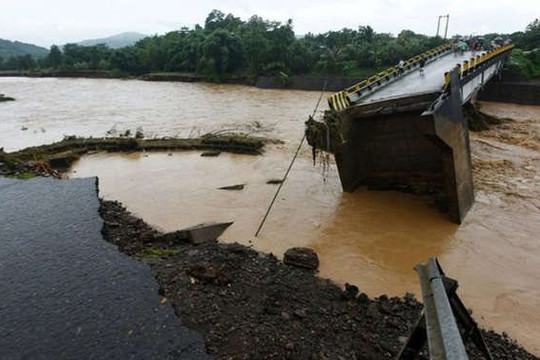 Động đất, lũ lụt tại Indonesia: Ít nhất 96 người thiệt mạng