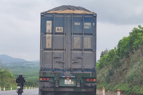 Nghệ An: Kiên quyết xử lý xe container “hoán cải” để chở hàng quá tải