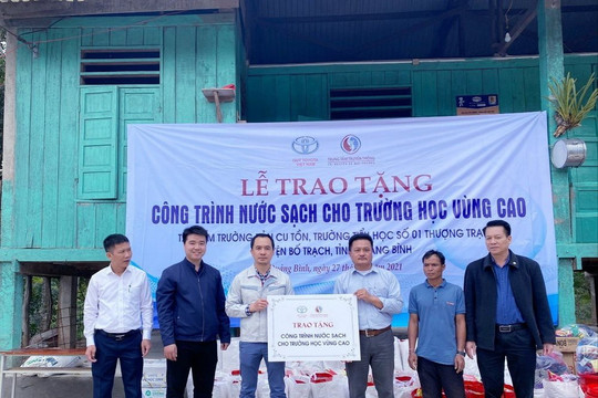 Trao tặng công trình cấp nước sạch cho 2 điểm trường tại Quảng Bình