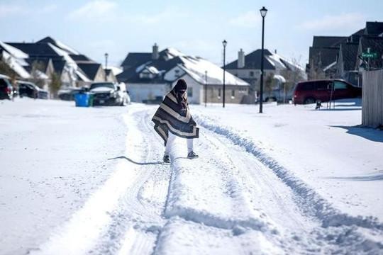 Texas (Mỹ) khốn đốn vì bão tuyết, thiệt hại ít nhất 300 triệu USD