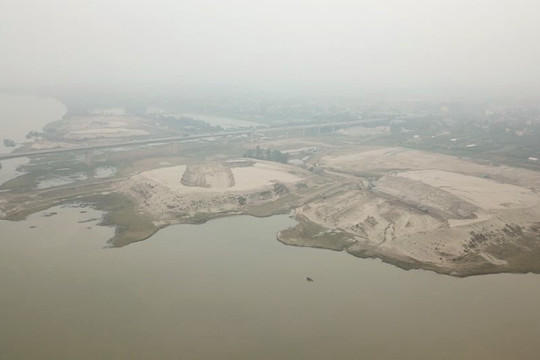 Duy Tiên (Hà Nam): Nhiều bến bãi kinh doanh ngoài đê sông Hồng “hành dân”