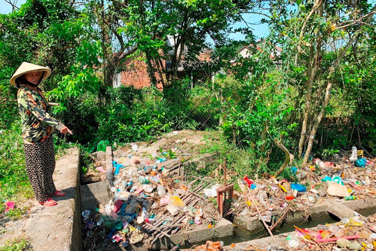 Quảng Nam: Người dân khốn khổ sống cạnh dòng kênh ô nhiễm