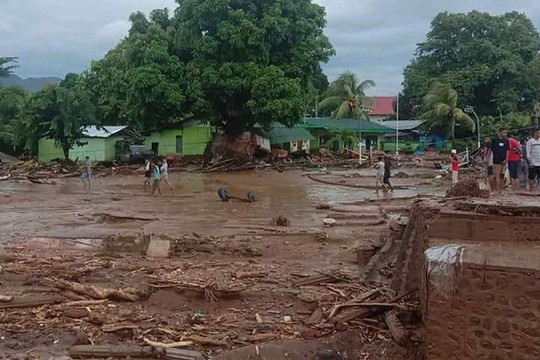 Lũ lụt, lở đất làm hàng chục người thiệt mạng ở Indonesia và Đông Timor