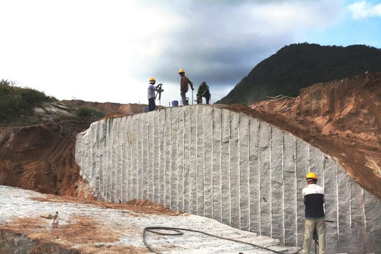 Bảo đảm an toàn môi trường khi thăm dò mỏ đá granit Ninh Thuận