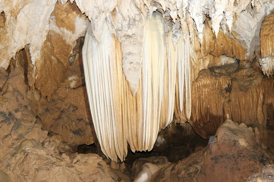 Khám phá chuỗi hang động đẹp nhất Điện Biên