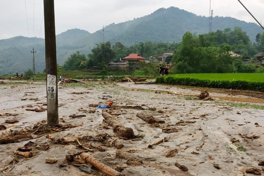 Lào Cai : Lũ ống về bất ngờ khiến 3 người chết và mất tích