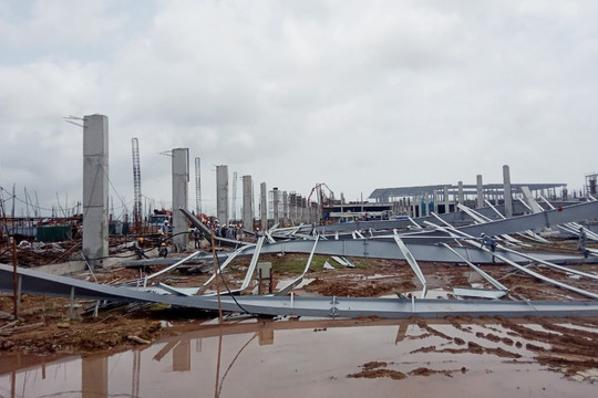 Quảng Ninh: Đổ sập hơn 10.000 m2 nhà xưởng đang thi công tại KCN Cảng biển Hải Hà