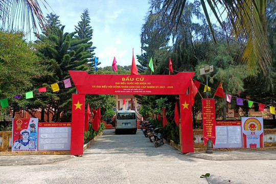 Không khí bầu cử sớm tại huyện đảo Bạch Long Vĩ (Hải Phòng)