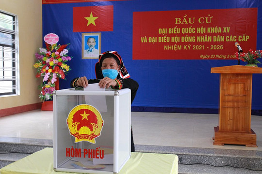 Đến 19 giờ ngày 23/5, tỷ lệ cử tri bỏ phiếu toàn tỉnh Yên Bái đạt 99,96%