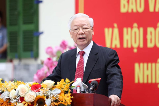 Tổng Bí thư Nguyễn Phú Trọng trả lời phỏng vấn sau khi bỏ phiếu bầu cử