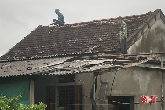 Mưa dông kèm lốc, sét xảy ra tại nhiều khu vực trên cả nước