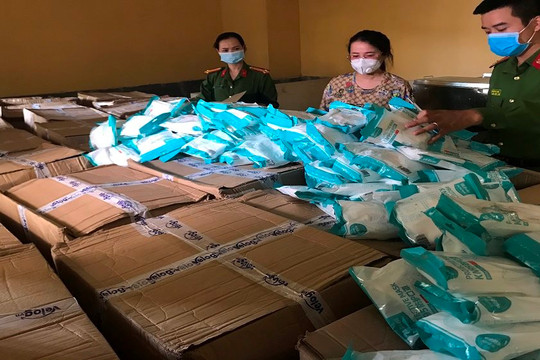 Hà Nội: Thu giữ số lượng lớn khẩu trang không rõ nguồn gốc 