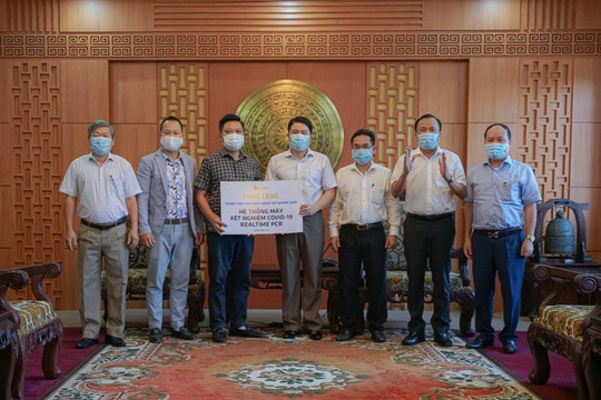 Tập đoàn FVG tặng tỉnh Quảng Nam hệ thống máy xét nghiệm tự động Real-Time PCR