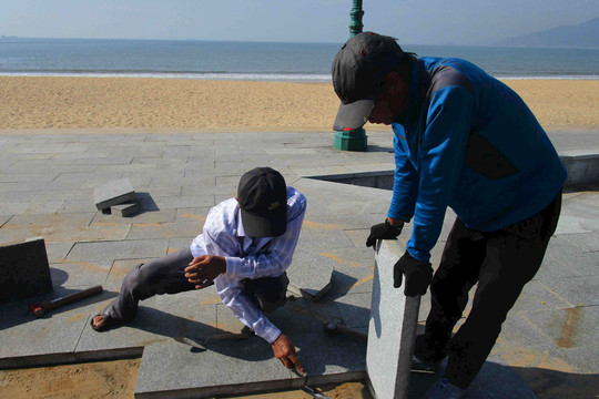 Bình Định: Dự án Công viên biển đường Xuân Diệu xuất hiện điểm lỗi hư hỏng