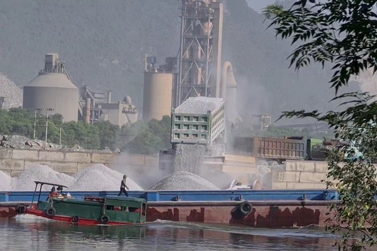 Thanh tra Bộ TN&MT vào cuộc vụ người  dân “tố” cụm cầu cảng của Công ty Sơn Hữu tại Hà Nam gây ô nhiễm