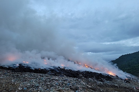 Đã tìm ra nguyên nhân gây cháy dữ dội tại bãi rác Khánh Sơn (Đà Nẵng) 