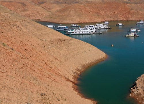 Hồ chứa lớn nhất ở Mỹ cạn kiệt do nắng nóng, hạn hán kéo dài