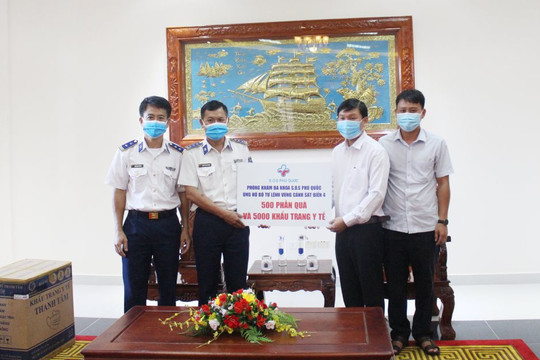 Bộ Tư lệnh Vùng Cảnh sát biển 4 tiếp nhận vật tư y tế chống dịch Covid -19
