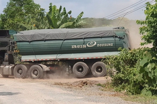 Như Xuân (Thanh Hóa): Dân “kêu trời” vì xe tải chở khoáng sản từ mỏ của Công ty Puzzo Lan Như Xuân