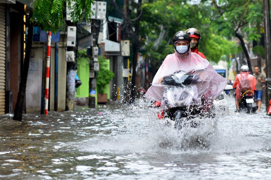 Cảnh báo sớm nguy cơ ngập lụt cho Hà Nội