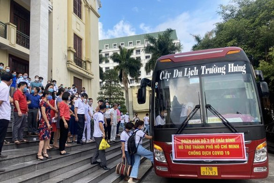 Hơn 400 cán bộ, sinh viên y tỉnh Thái Bình lên đường chi viện cho TP.HCM chống dịch