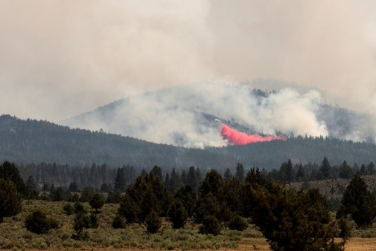 Cháy rừng nghiêm trọng ở Mỹ do thời tiết khô nóng, gió mạnh