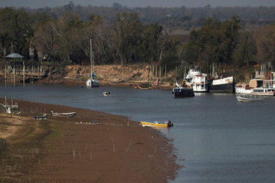 Argentina ban bố tình trạng khẩn cấp về nước do sông Parana khô cạn