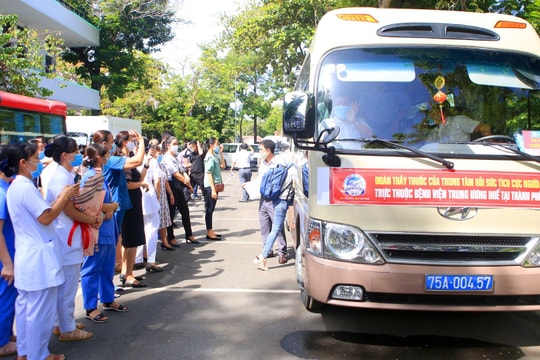 Gần 100 thầy thuốc Bệnh viện Trung ương Huế được chi viện vào TP. Hồ Chí Minh chống COVID - 19