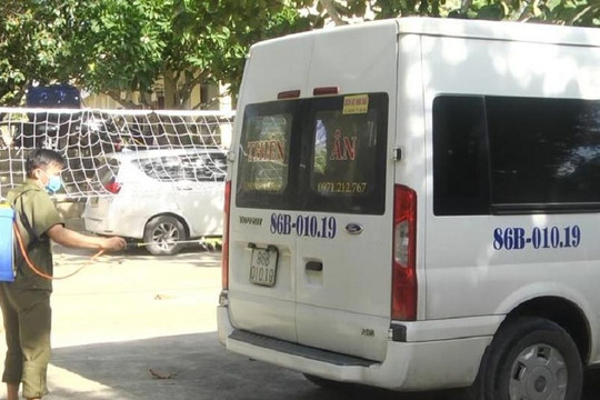 Nghệ An: Phát hiện 2 xe ô tô chở người từ vùng dịch phía Nam về