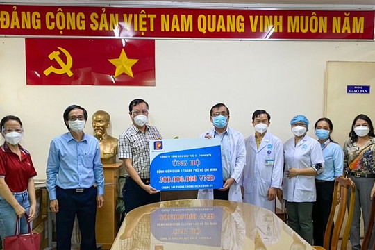 Petrolimex Sài Gòn trao 300 triệu đồng tặng Bệnh viện Quận 1
