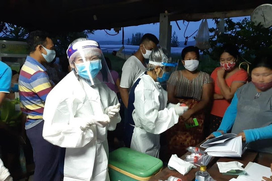 Thái Lan đẩy mạnh chương trình biến vỏ chai nhựa thành đồ bảo hộ cho nhân viên y tế